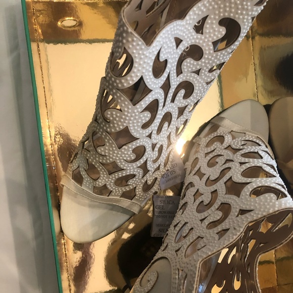 J Renee Size 13 women’s lacy booties - Picture 3 of 8